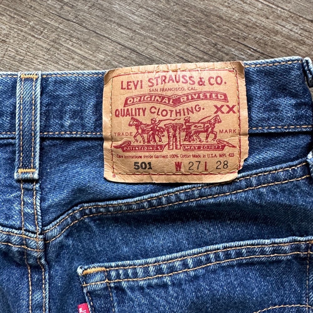 Vintage Levi’s 501 made in USA - pristine wash!
